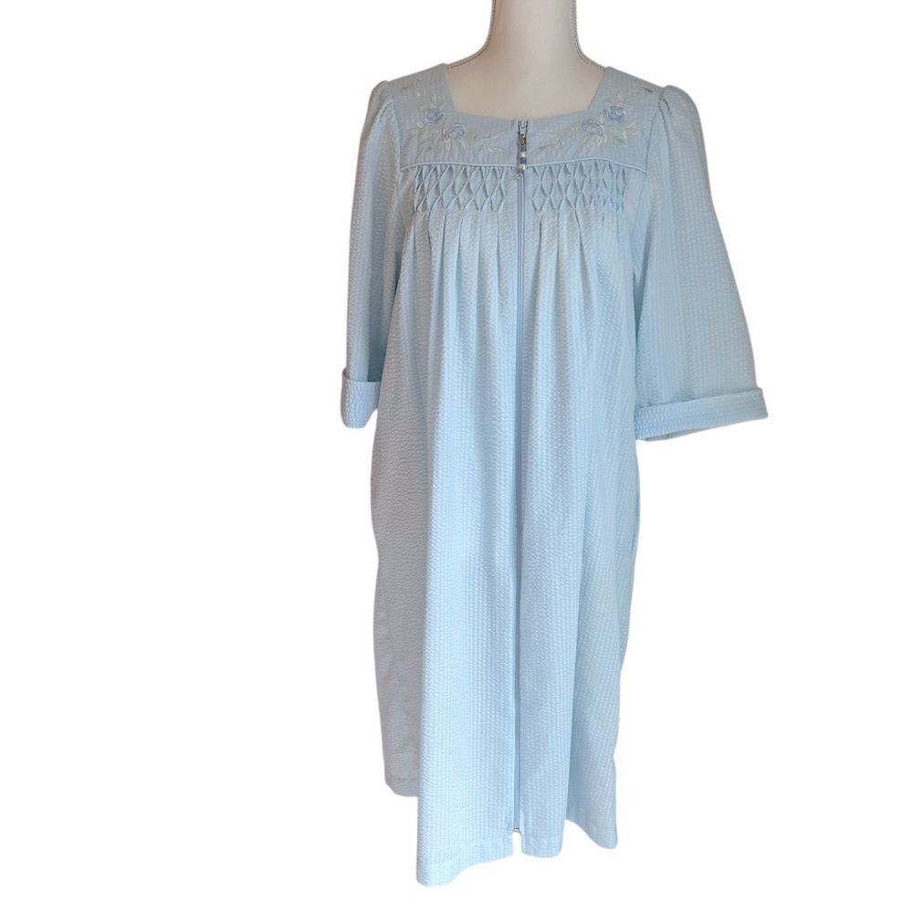 Miss Elaine Embroidered Zip Front Housecoat Size Small